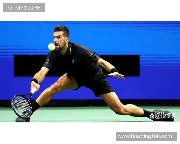 足球巨星们齐聚一堂共赏德约科维奇精彩网球赛场表现